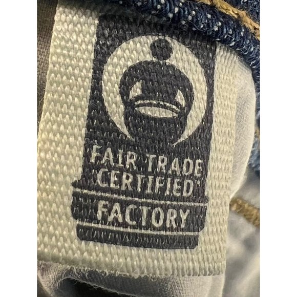 NWT Universal Thread Women’s Jeans, size 17/L fitted hip and thigh Open hem Stre - Picture 16 of 16